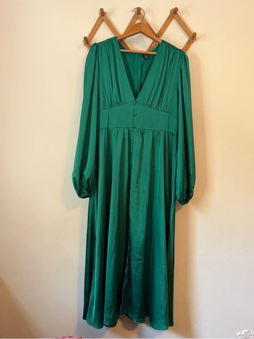 NWOT Emerald Green V-Neck Maxi Dress with Long Sleeves